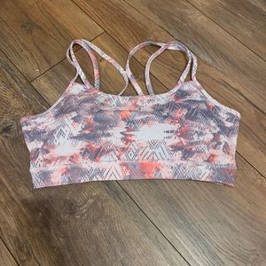 Sports bra with cross cross straps